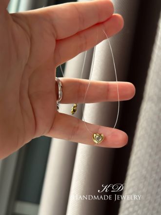 Колие на корда с позлатено сърчице циркон