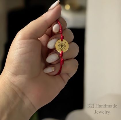 Амулет с  позлатената стоманена плочка  гравирана с шевица ''Елбетица''