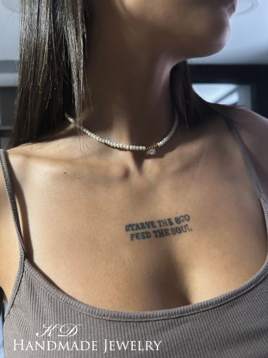 Фино колие от естествени перли и нежна висулка циркон 
