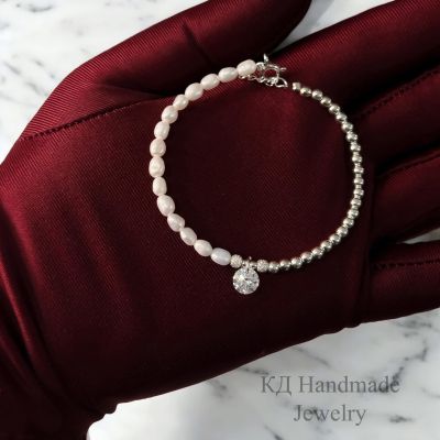 Гривна съчетана с естествени перли и циркон 925